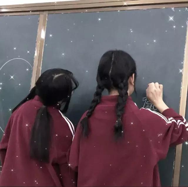 二人闺蜜头像沙雕智障动漫,闺蜜头像一个拽一个甜