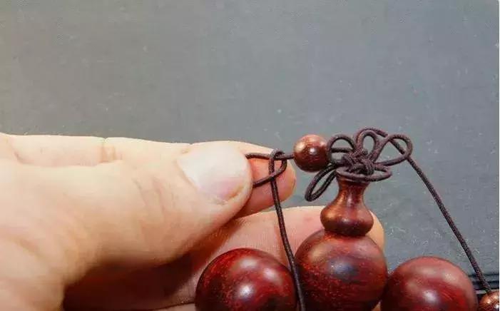 换珠串绳子最快的方法,换绳打结的方法视频