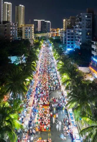 高温下的阳光沙滩海浪,为什么现在不出国也能买免税产品