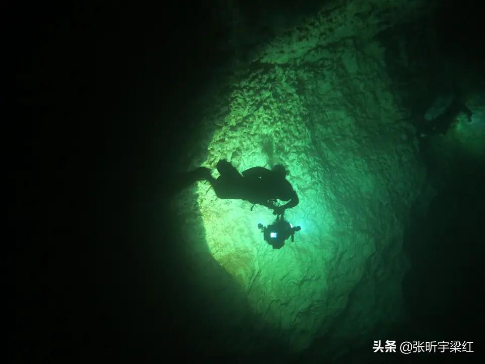 在死海沉浮，探秘无人岛，真正的航海生活比书里精彩一百倍