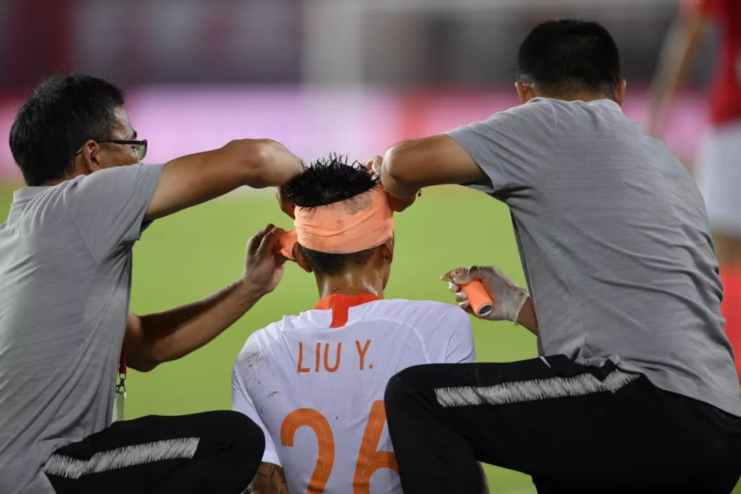 众志成城抗击疫情视频,广州恒大淘宝客场挑战武汉卓尔