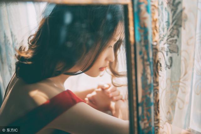 小说：同事炫耀男友送的玉镯，她用实验证明是假货，得罪了对方