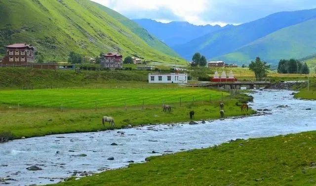 “蒸笼”天气重磅回归，今年夏天避暑纳凉的首选地当然还是康定！