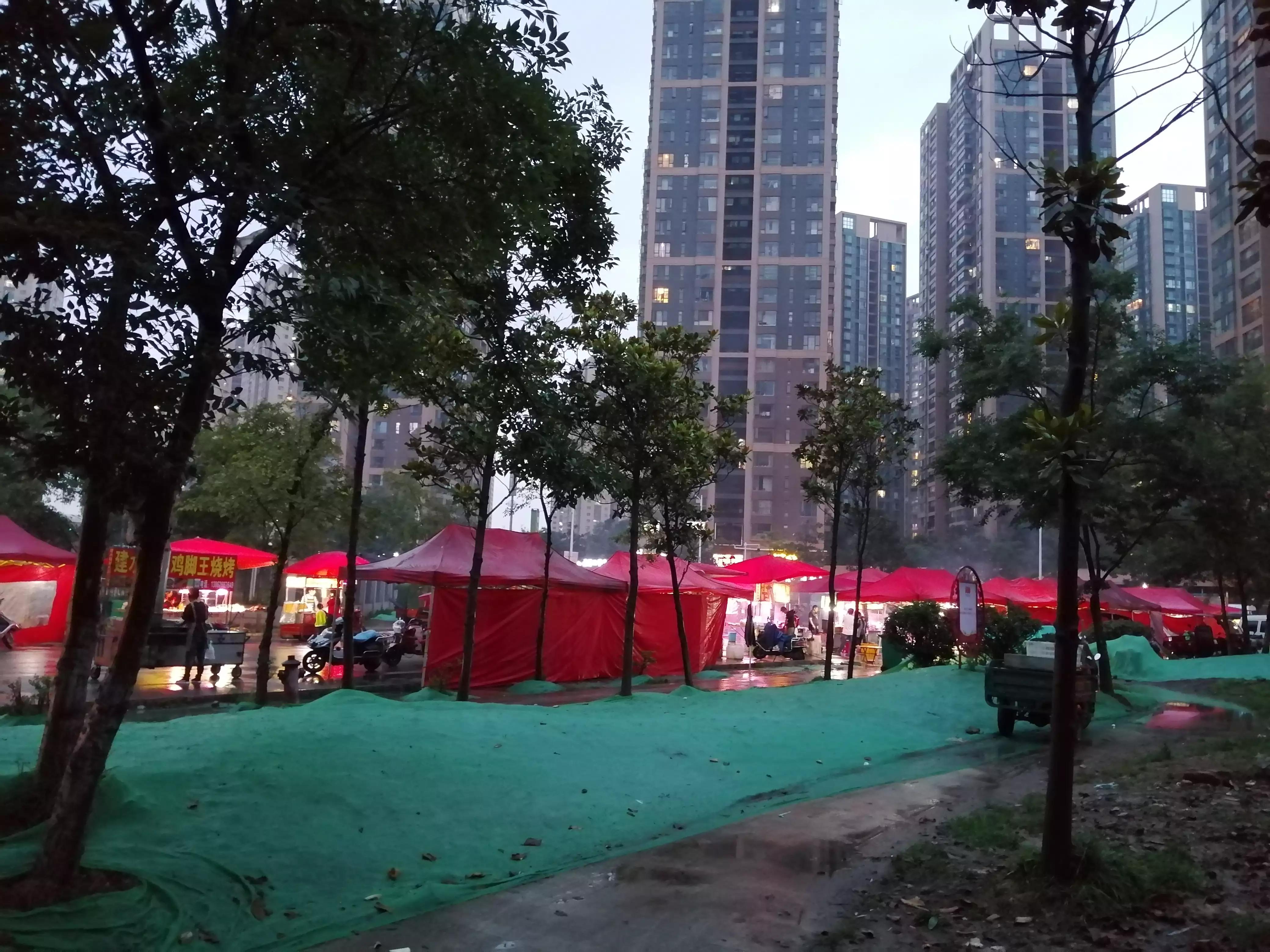 经济萧条之下，为什么烧烤经济反而越来越旺？