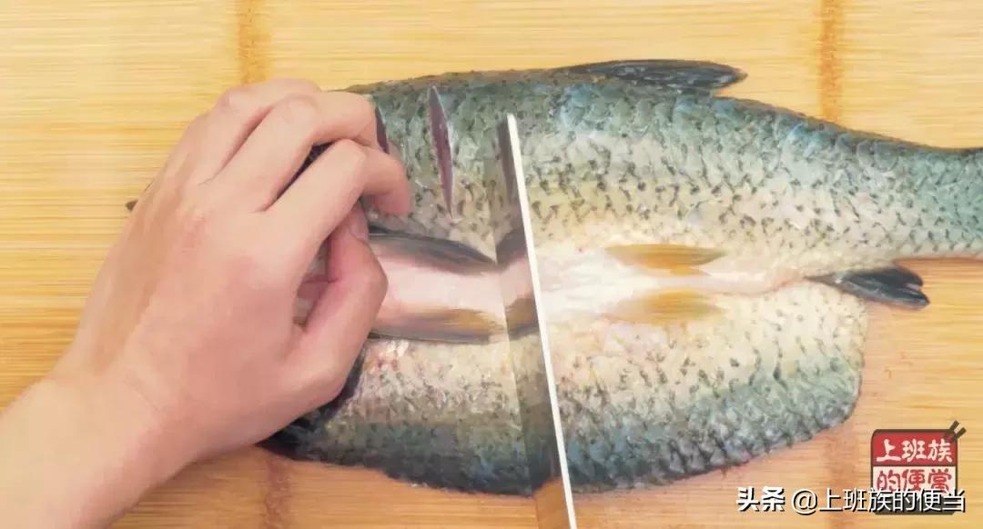 烤鱼不用锡纸的做法,烧烤烤鱼最简单的方法