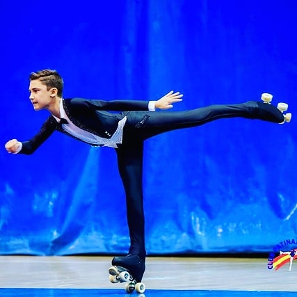 轮滑双排轮和单排轮区别,为什么双排轮滑更锻炼人