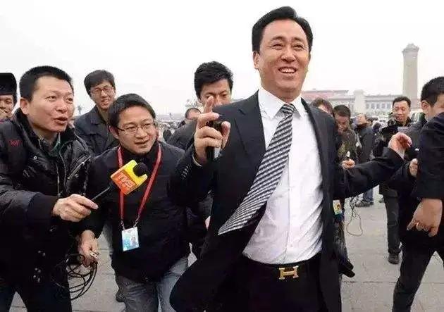 恒大许家印狂奔视频,狂奔中的许家印