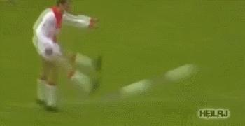 “球圣”的5大神技：飞翔的荷兰人为足球插上艺术的翅膀