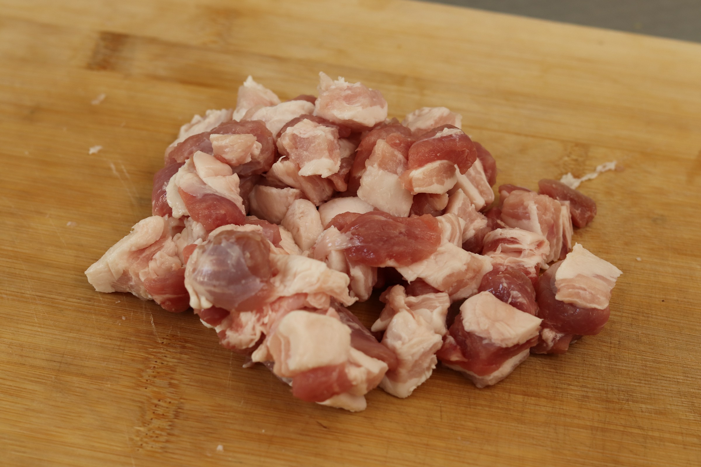 包饺子的肉馅该怎么调不散,包馄饨和饺子慢动作包法