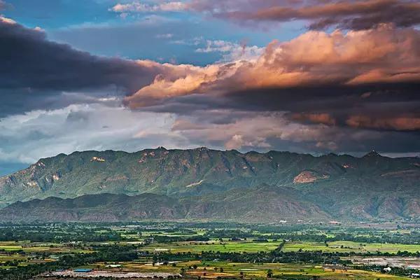 缅甸是佛教国度，在这里，信仰是一种内心的静谧与修养