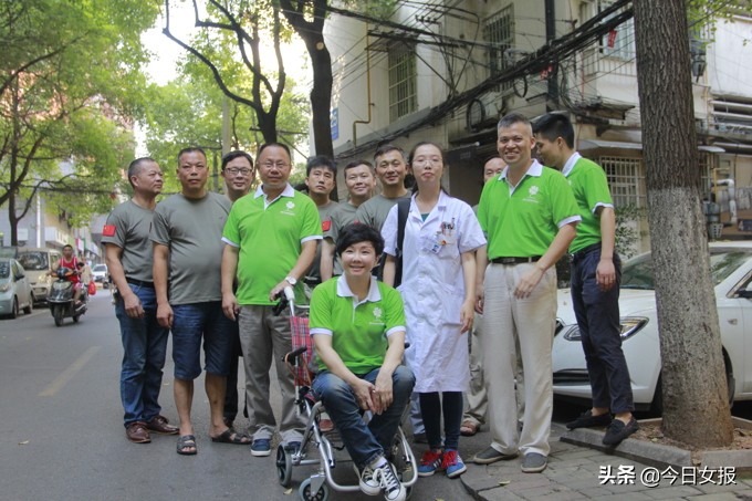 曾进部队文工团后成女歌手，如今的她帮农村贫困精神病人“飞越疯人院”