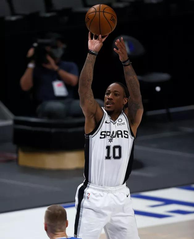 评价德罗赞连续两场三分绝杀,德罗赞绝杀原声版解说