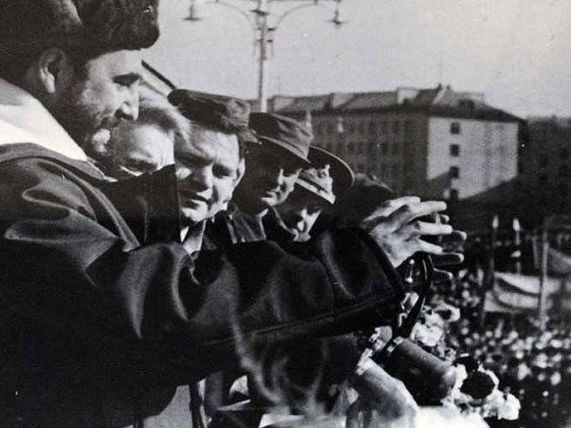 卡斯特罗曝光照片,卡斯特罗拍摄视频