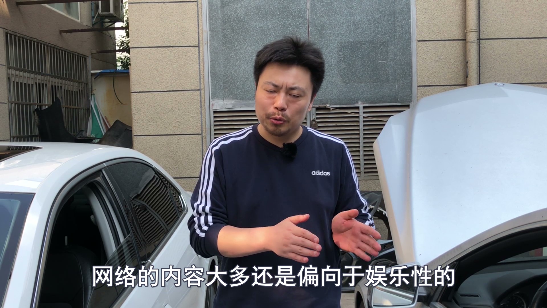 汽车电池故障灯亮了，还能继续开吗？老司机：放心开到修理厂