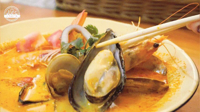 神经病啊!在泰国卖100的绿奶茶这只卖18?真相竟是老板有租收..