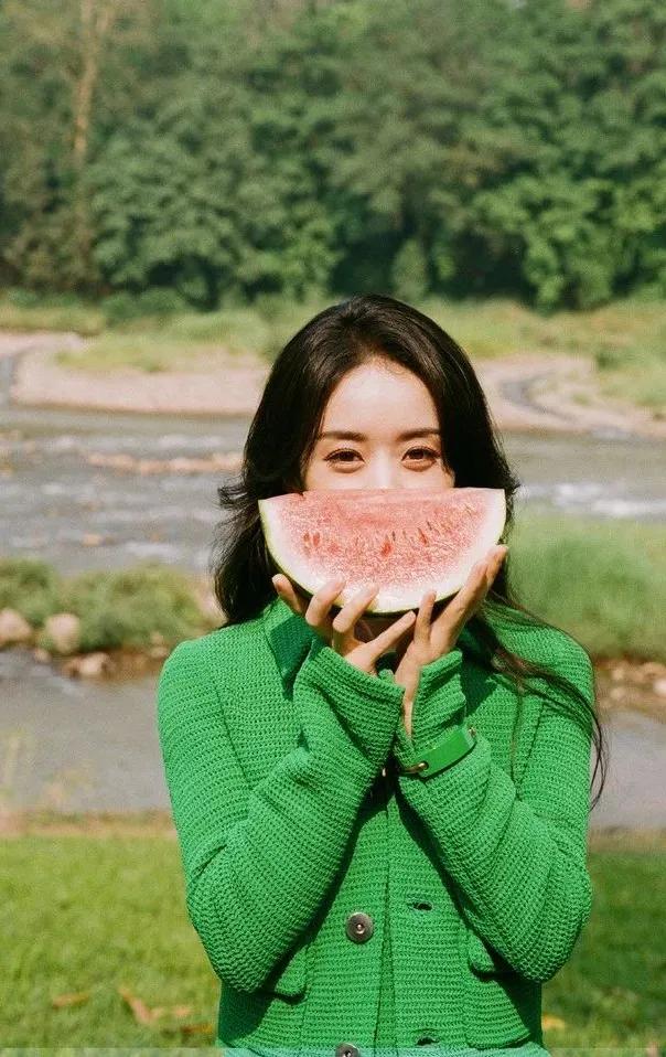 赵丽颖夏日装扮,夏日草帽赵丽颖