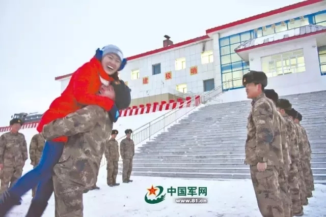 假如你在火车上遇到美女,春运车站遇到兵哥哥