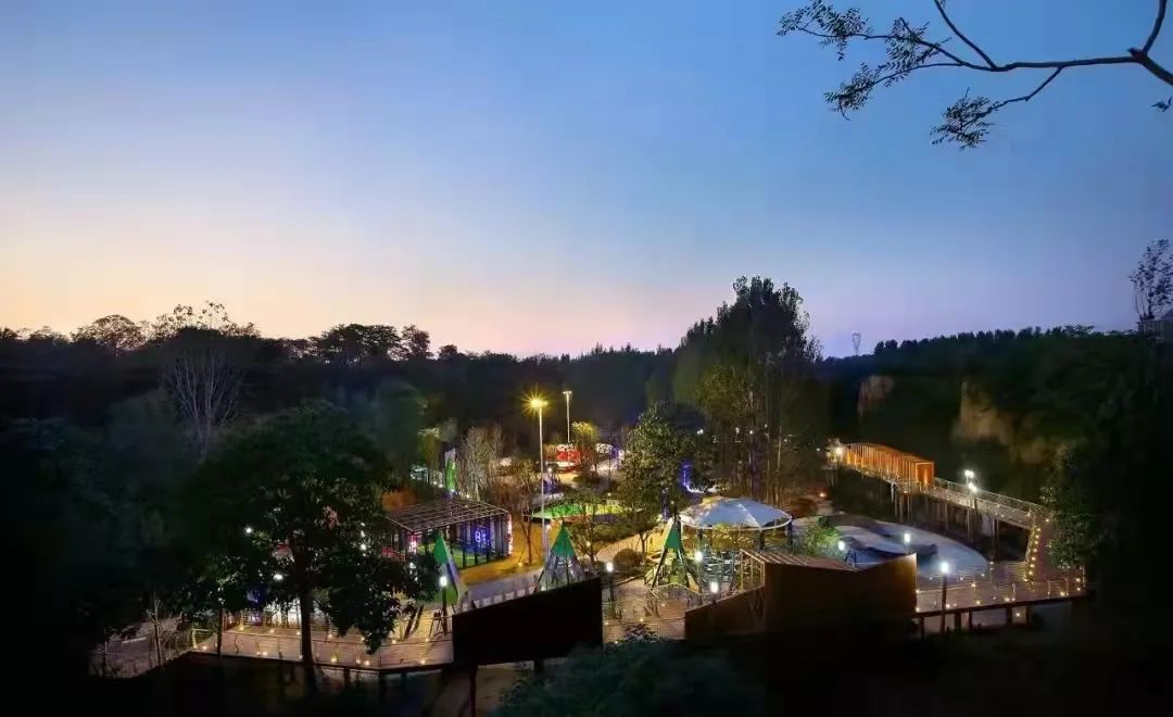 建业足球小镇现在重修状况,建业足球小镇现状