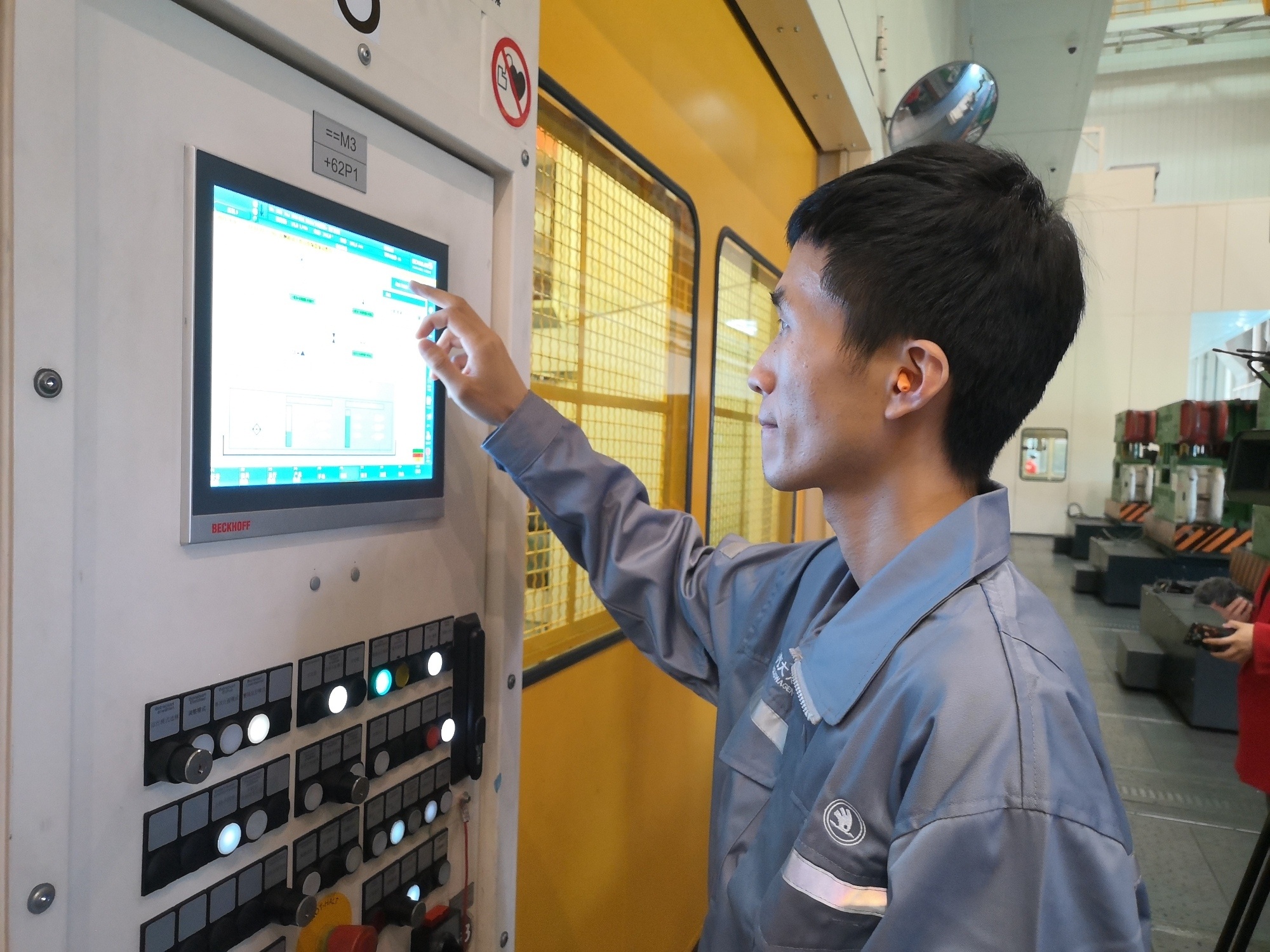 3分43秒！大众集团全球换模速度第一，宁波这个“90后”钳工真牛