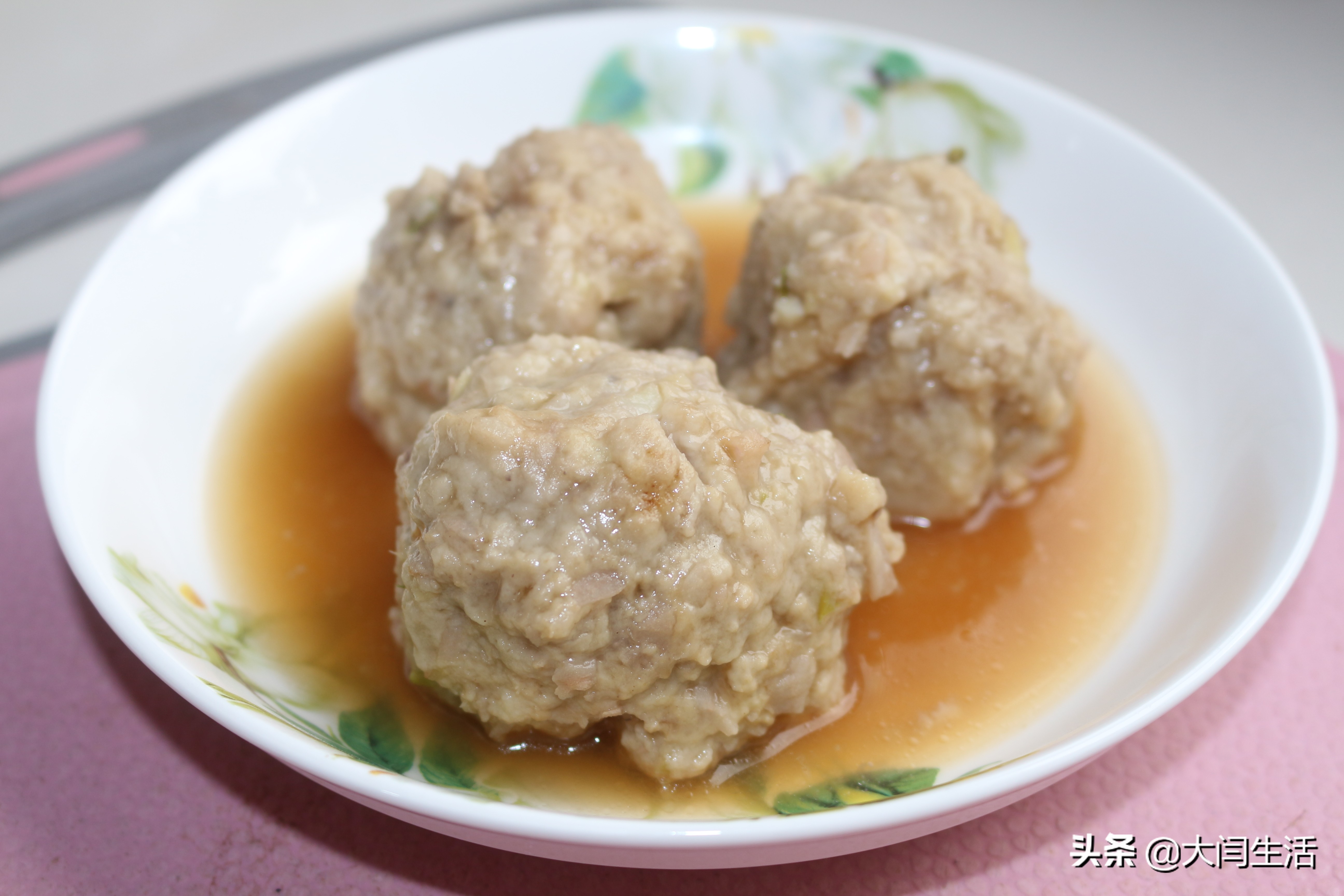 电饭锅狮子头怎么做,狮子头二次加热做法