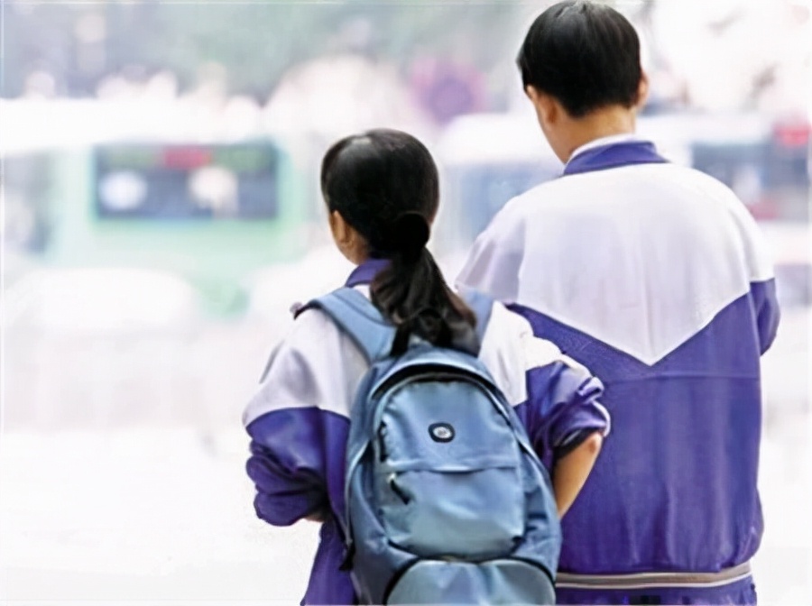 学生谈恋爱班主任该怎么办,高中谈恋爱的话班主任应该怎么办