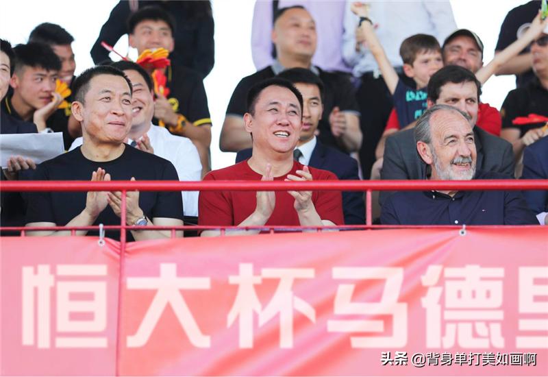 许家印亲赴现场督战恒驰冬测,许家印陪父回乡探望父老乡亲