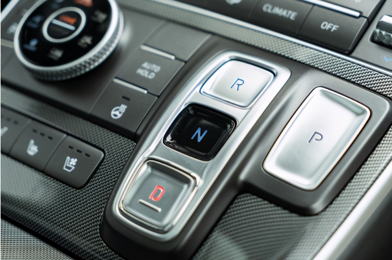 2010现代圣达菲2.4排量7座,现代圣达菲2.7图片