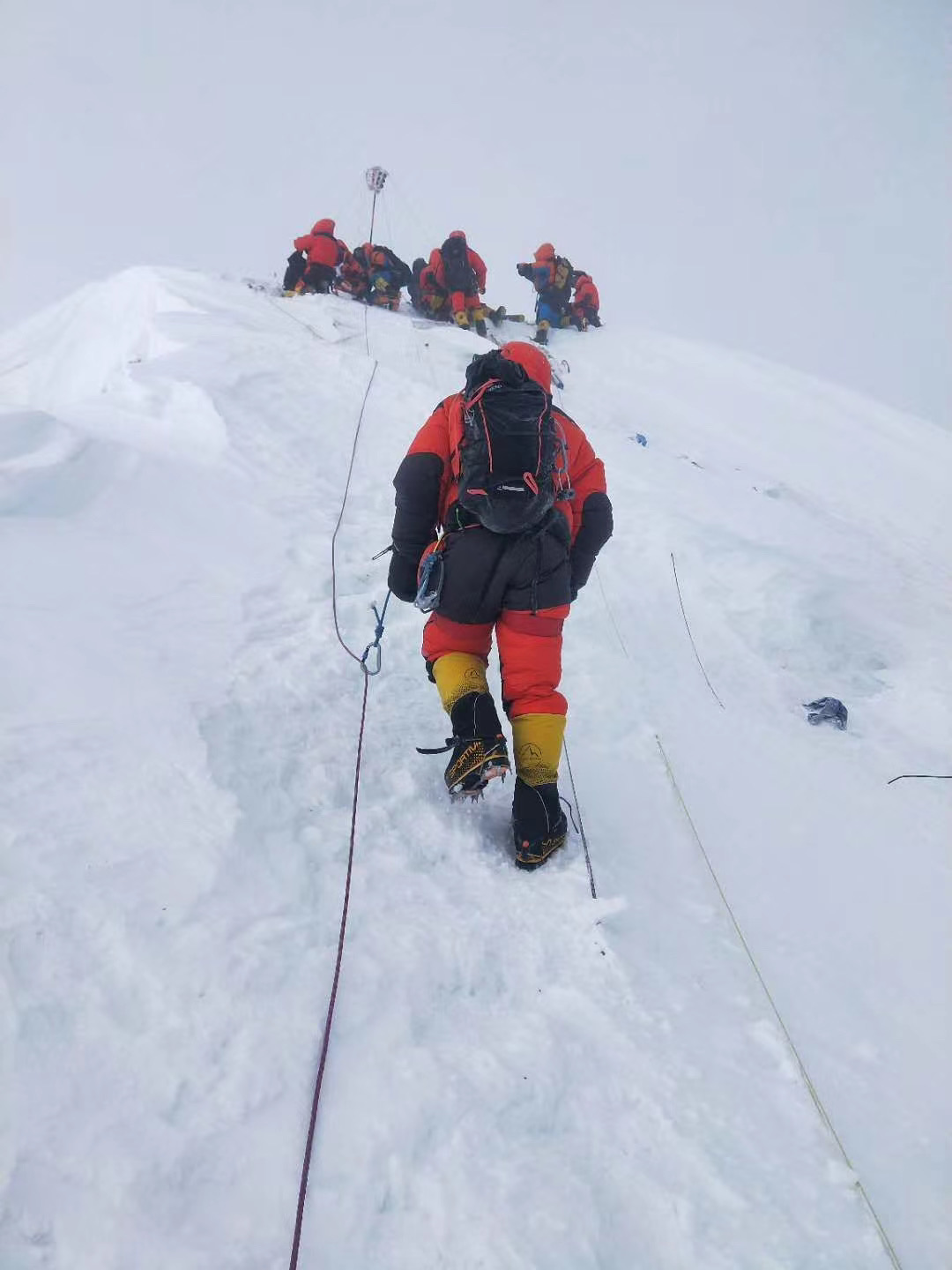 我带着巴塞罗那，登顶了珠峰