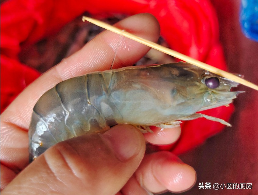 虾焯水的正确做法,煮虾煮几分钟才不会老很嫩