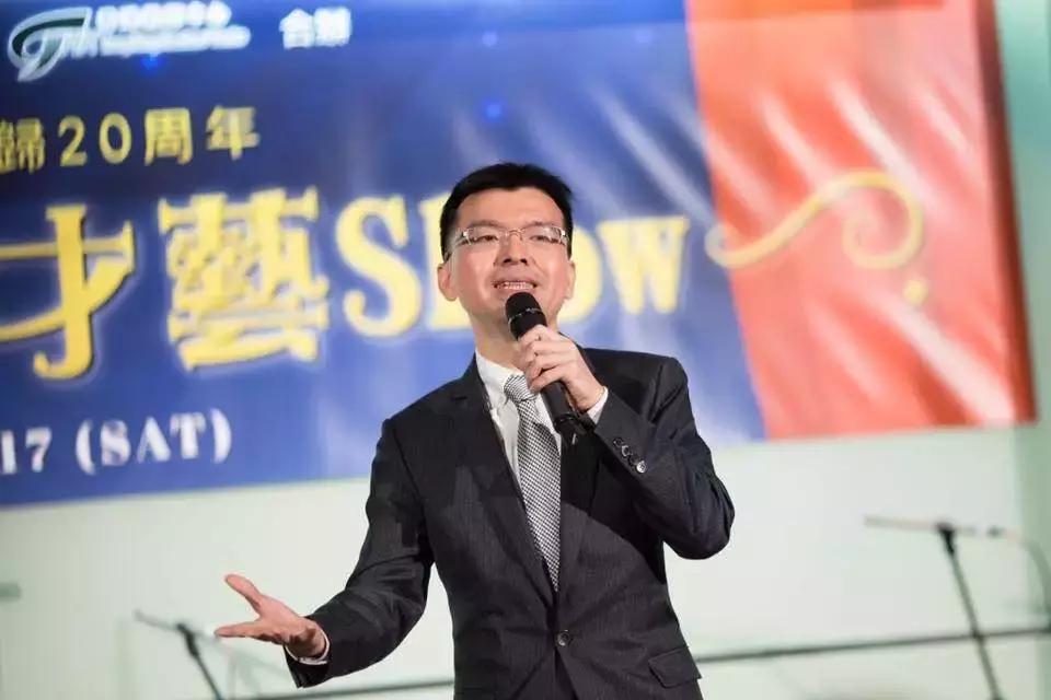 物理老师爆红,史上最潮物理老师