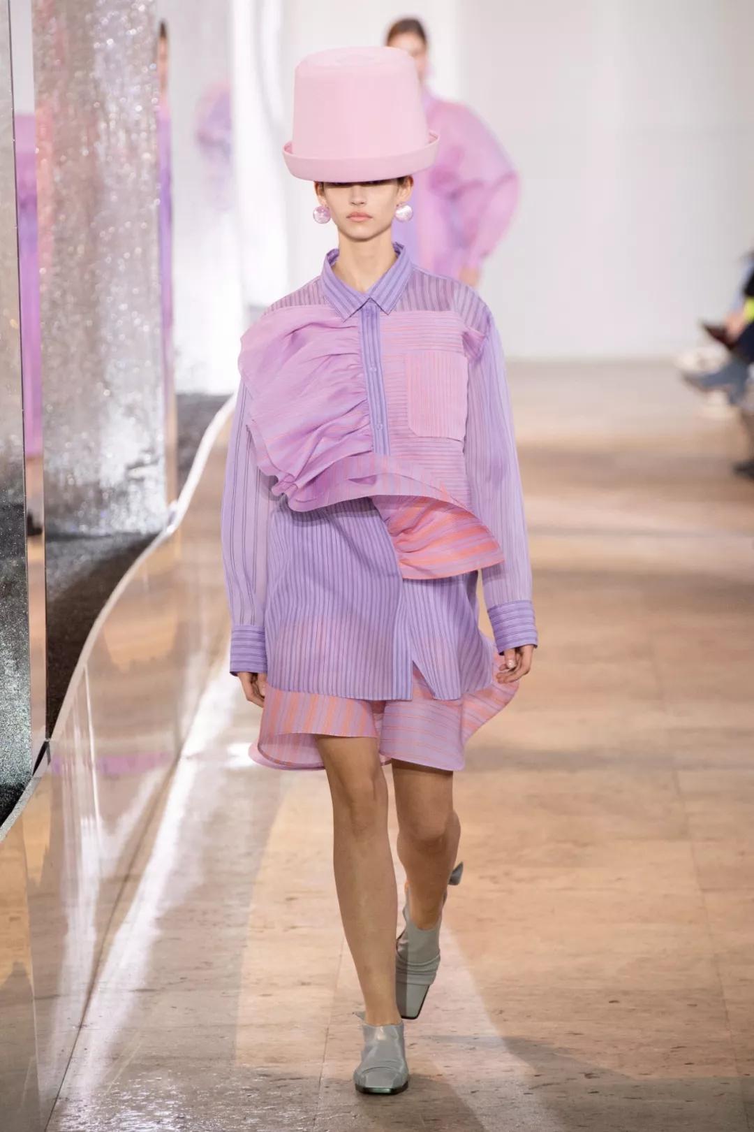 2020流行什么颜色的衣服,今年最流行的衣服颜色是什么颜色