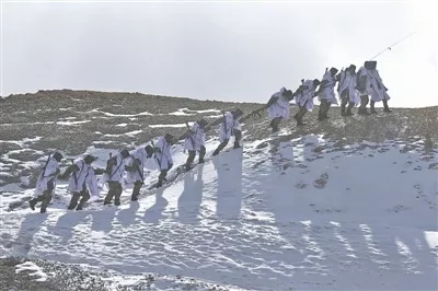 吴京被国家移民管理局纠错！其实，这些哨所也在海拔5000米之上……