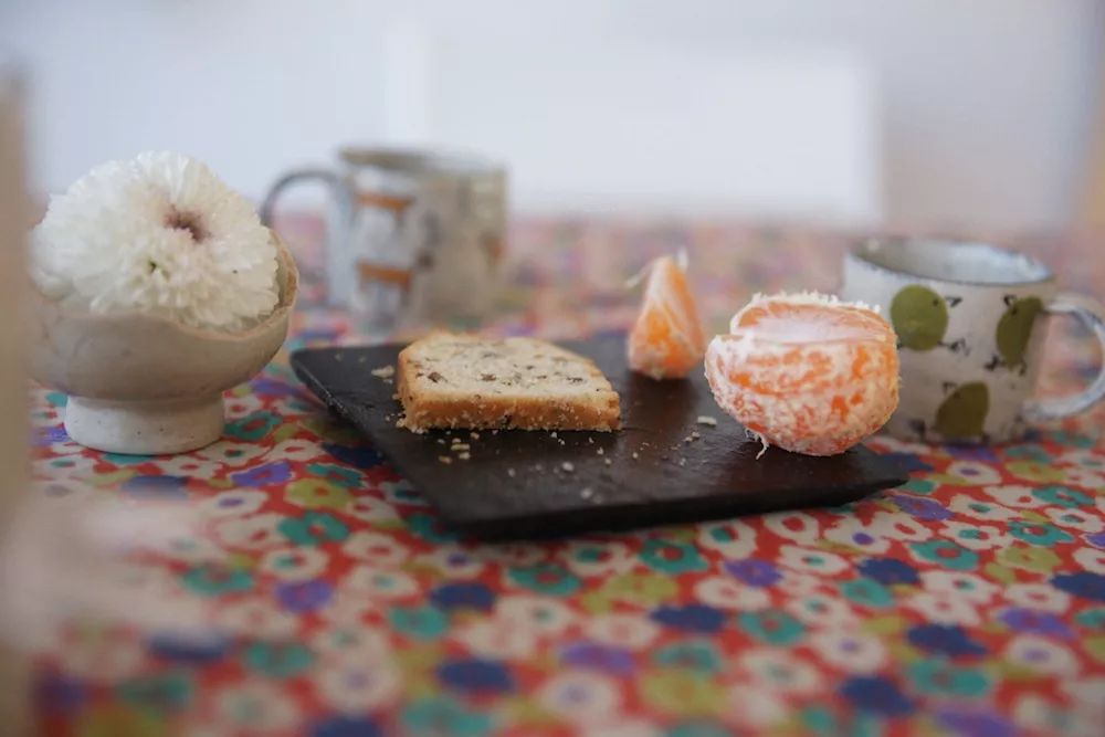 用水泥砌橱柜,用粘土做迷你橱柜