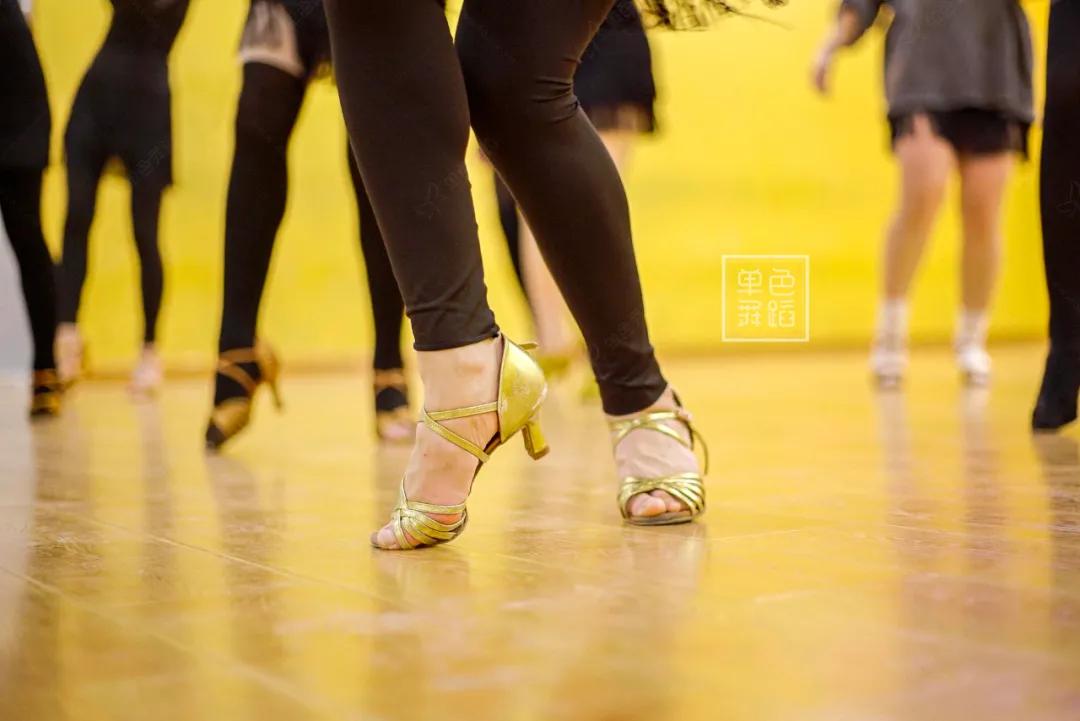 都说拉丁舞穿着太露，过于性感？你可能不知道这些原因