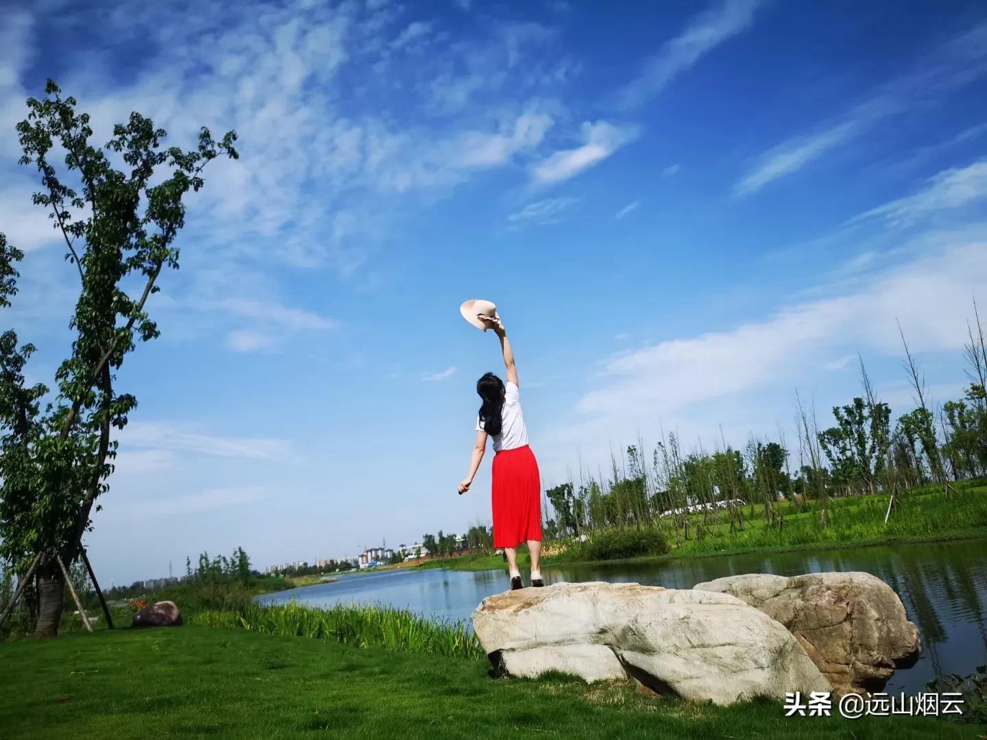 自拍杆遥控器怎么使用,手机自拍杆怎样使用