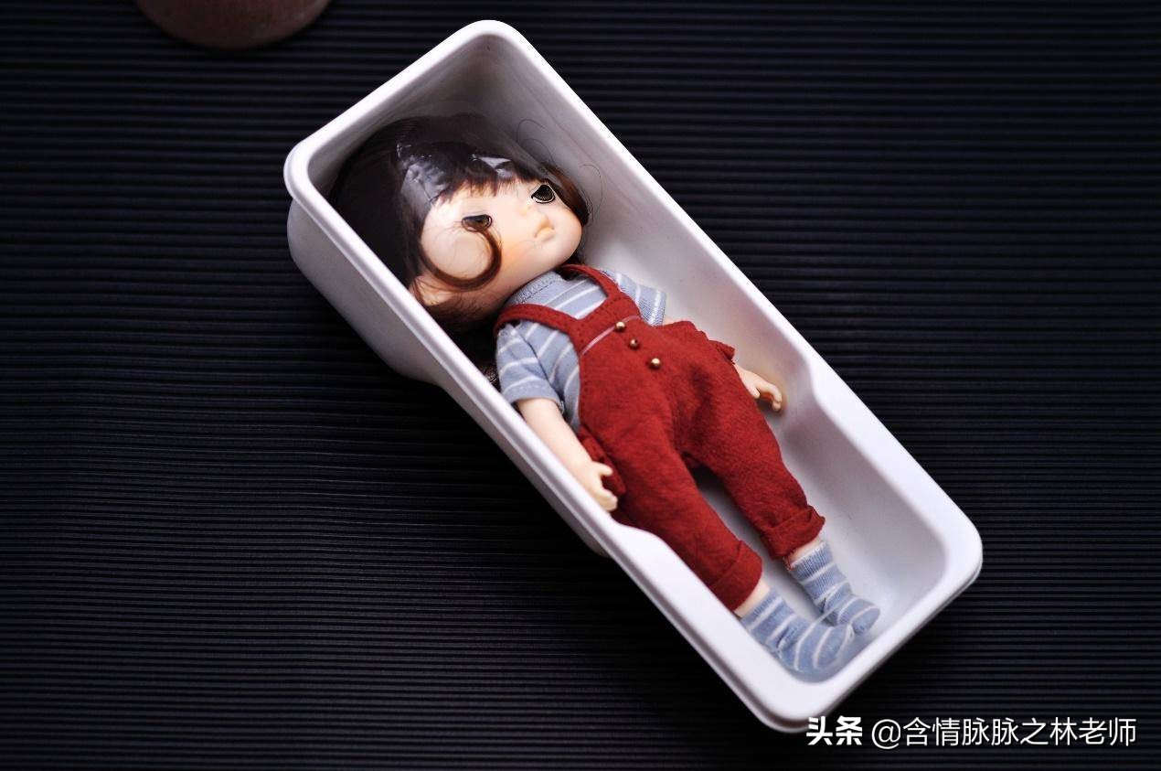 给女儿买了一个芭比娃娃,给女儿买60cm娃娃