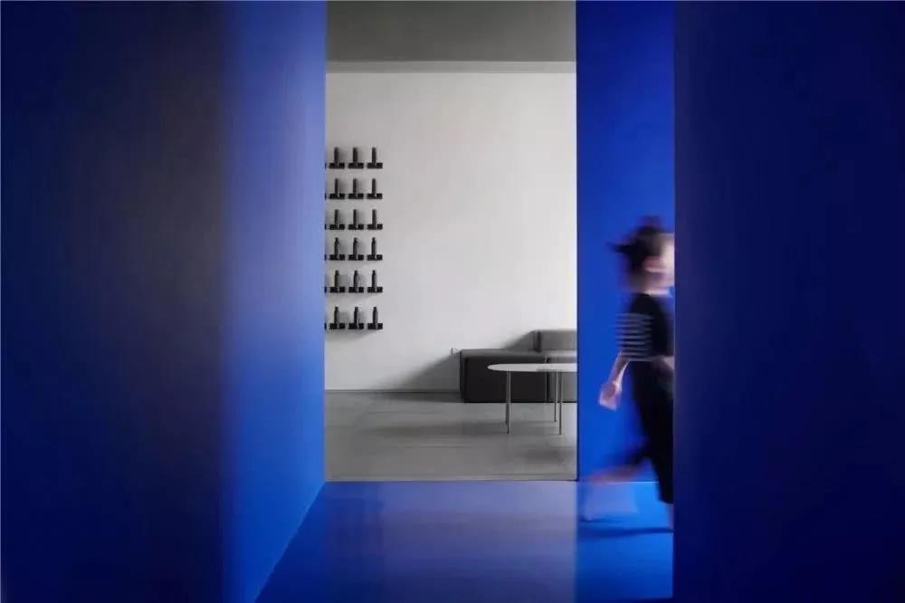 2021大火的克莱因蓝，该用什么浴室挂件搭配？