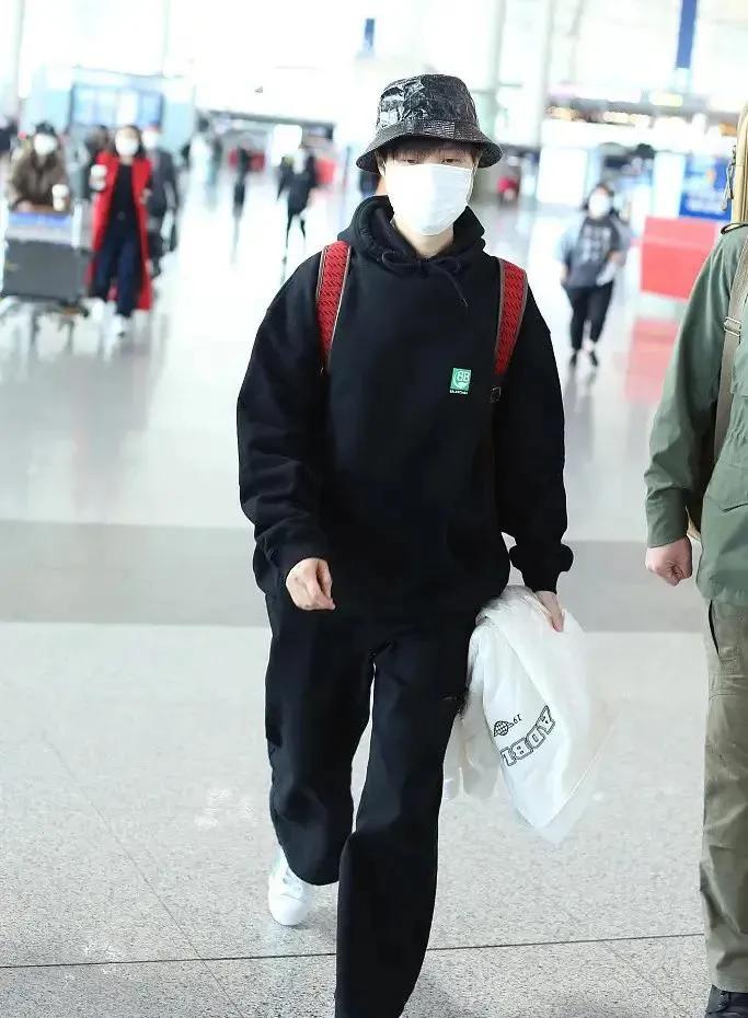 耐克后悔失去了库里吗,耐克和李宁你会选择哪个