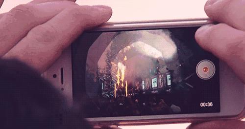 孩子叛逆不上学沉迷手机咋办,孩子叛逆父母沉迷手机