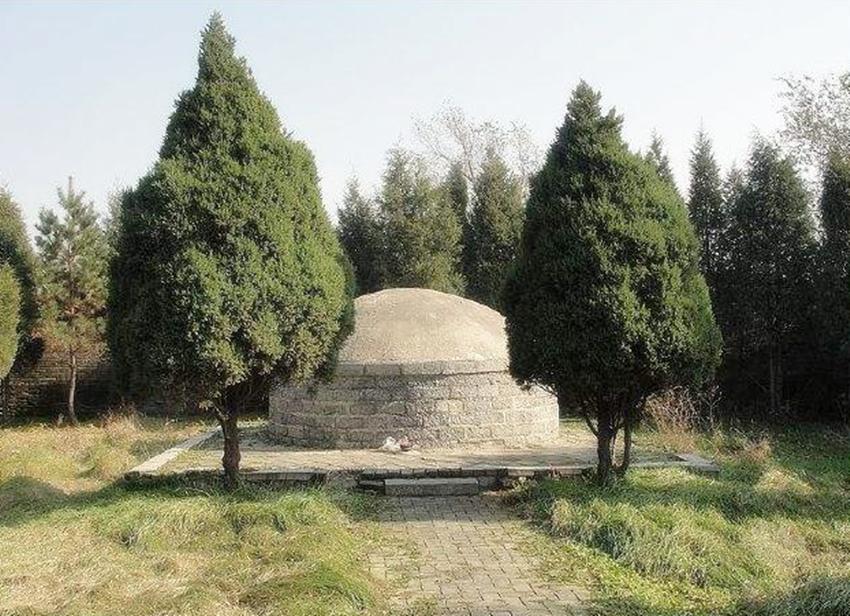 一座不起眼的墓地，竟是三百年前的“太子坟”，死于亲生父亲之手