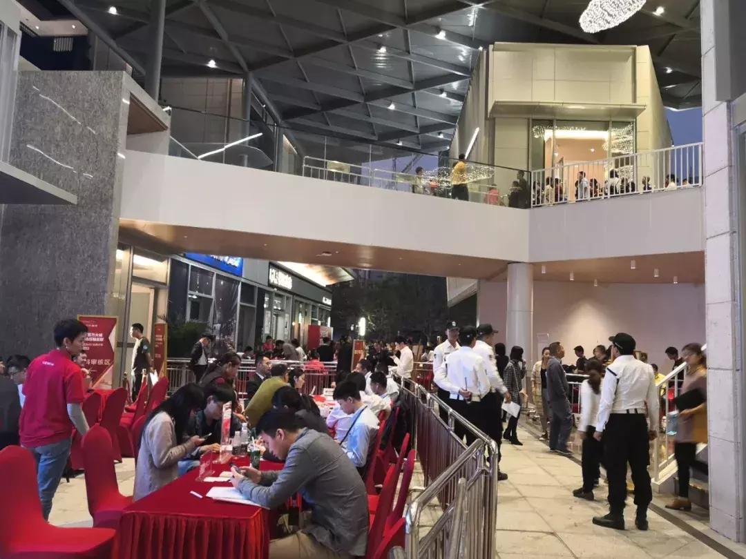 楼市火爆场面,房地产火爆活动现场