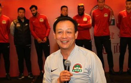 3人成为国足主帅考察对象，网友热议：二李都不合适，他最适合