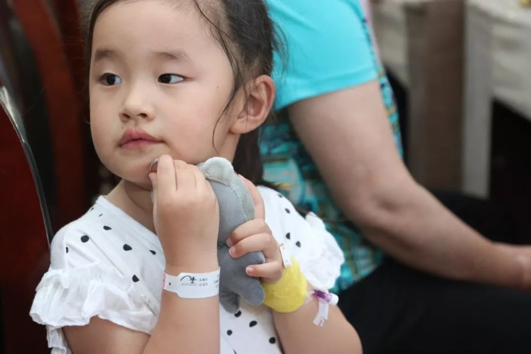 小儿发热该怎么治,小儿发热处理方法中医