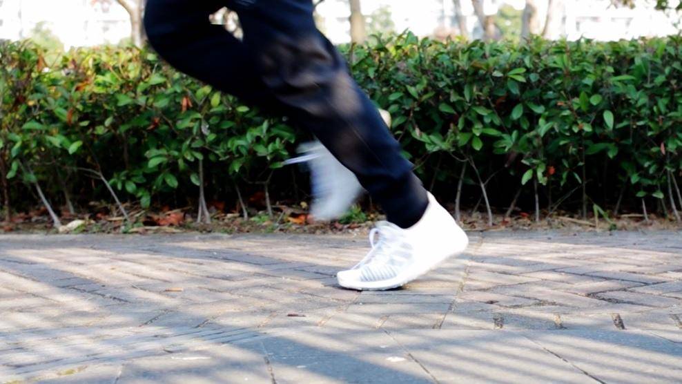 阿迪达斯adidaspulseboosthd测评,阿迪boost对比耐克zoom