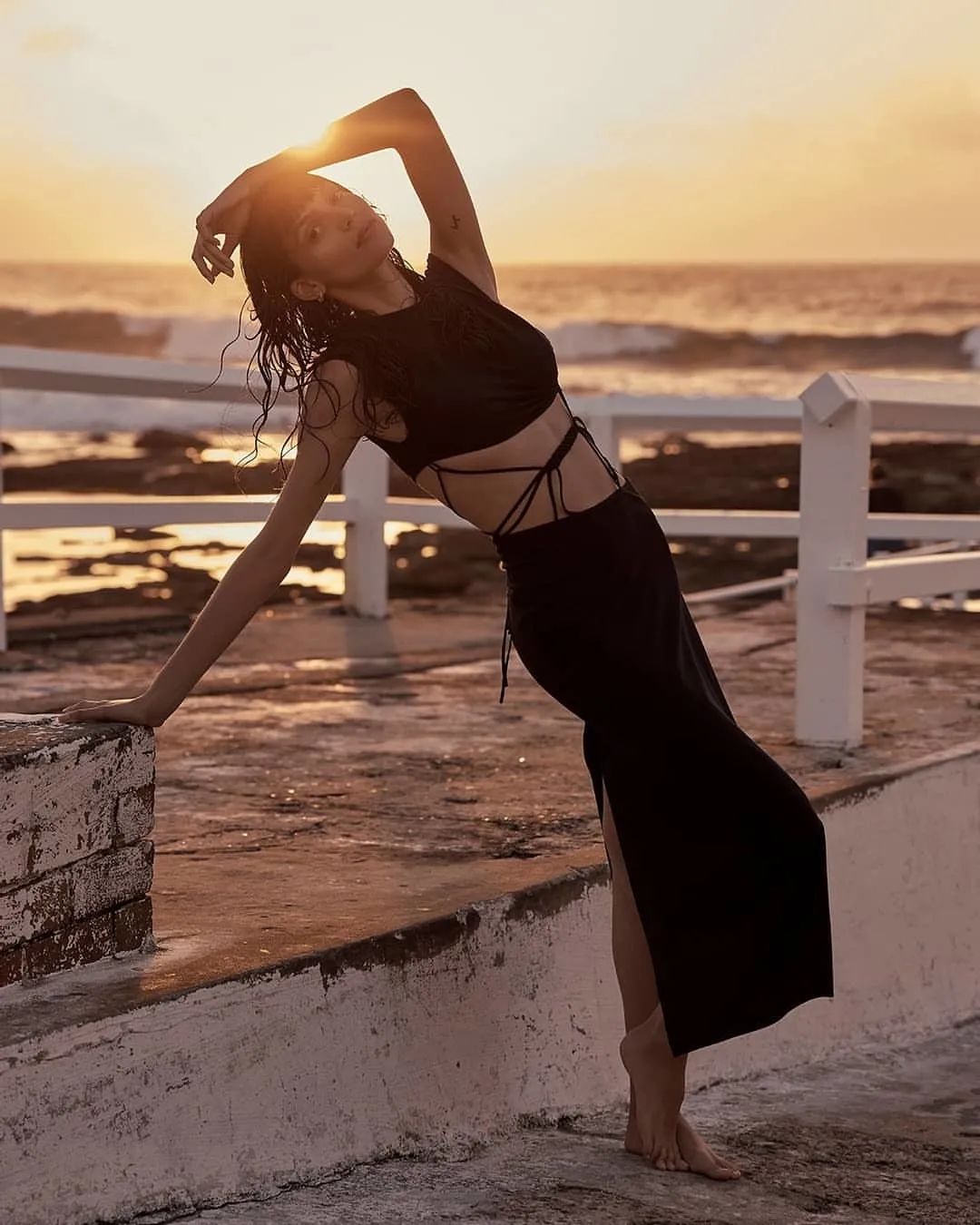 为什么卡戴珊喜欢穿皮衣,卡戴珊紧身衣对身体有危害吗