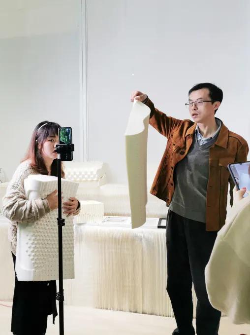 人物记|力诚“赖叔叔”一个人の江湖，以及他坚持的“好货不贵”