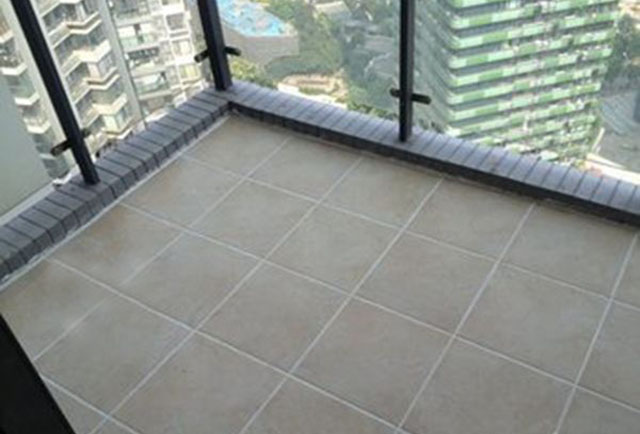 洗衣机放阳台但没地漏，朋友说能与雨水管并用排水，差点做错