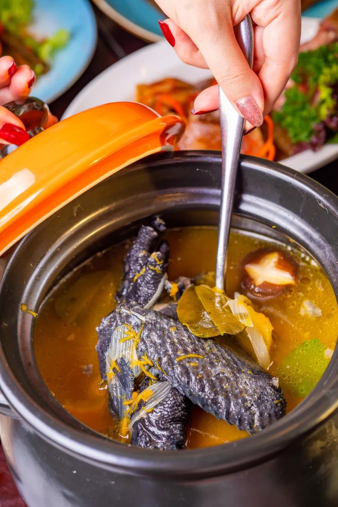 8元/锅!开在W酒店旁边的「泰国皇室料理」,“圣诞锅”涮海鲜