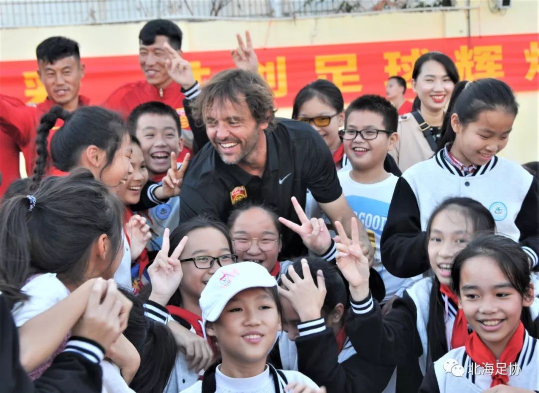 与世界沙足巨星同场竞技,北海校园足球小将够牛