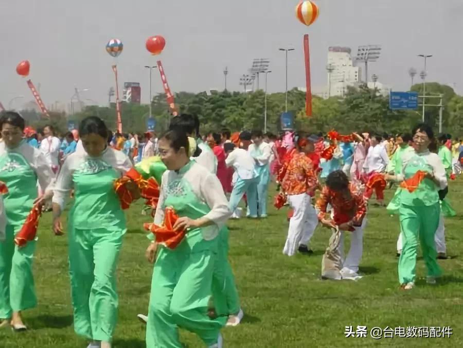 为什么新款锋芒Pro「暗夜绿」的配色很显高级感？